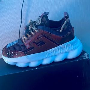 Versace chain reaction